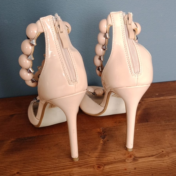 Heels - Picture 4 of 16